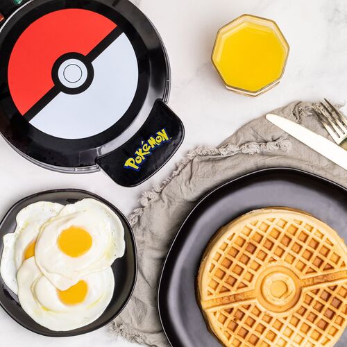 Uncanny Brands Dragonball Z Waffle Maker