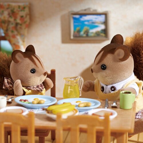 Sylvanian Families Panda Pookie Family Sylvanian Families Pecan Squirrel Family