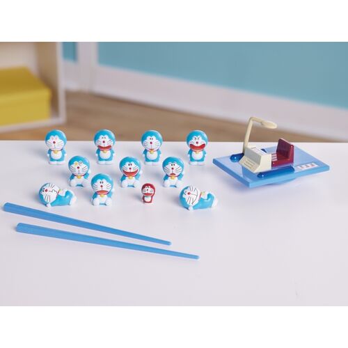 Set de 10 figuras pintadas a mano + Juego de habilidad Doraemon All Over