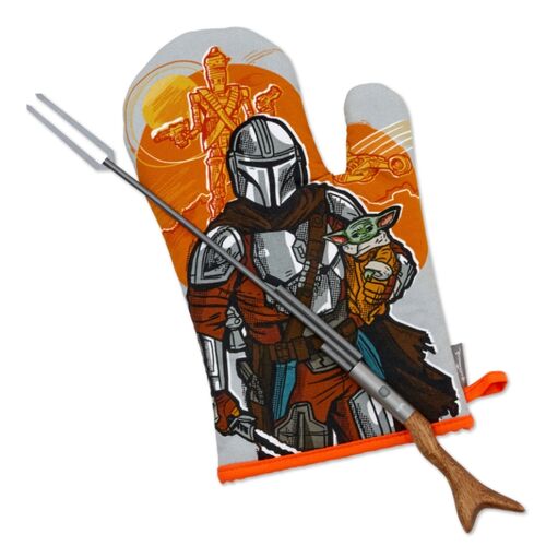 The Mandalorian grill fork and mitten set