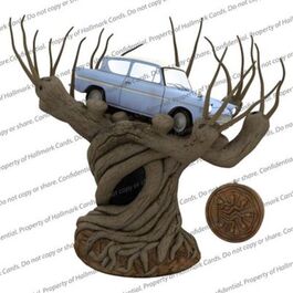 Figura de colección Arbol Whomping Willow con el Ford Anglia volador.