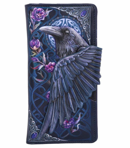 Cartera tarjetero con ilustraciones - Ravens Flight. Cuenta con varias secciones para tarjetas y un compartimento grande para dinero. Está fabricada en PU y tiene unas dimensiones de 19 x 10 x 3cm.