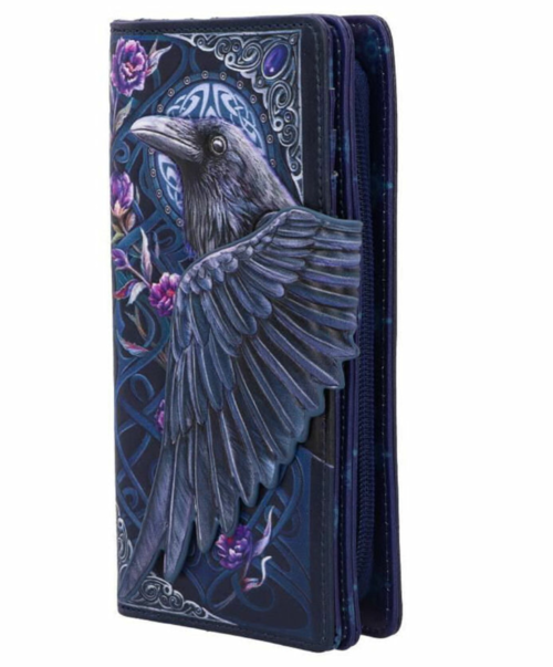 Cartera tarjetero con ilustraciones - Ravens Flight. Cuenta con varias secciones para tarjetas y un compartimento grande para dinero. Está fabricada en PU y tiene unas dimensiones de 19 x 10 x 3cm.