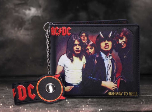 Cartera tarjetero con ilustraciones de AC/DC Highway to Hell. Cuenta con varias secciones para tarjetas y un compartimento grande para dinero. Está fabricada en PU y tiene unas dimensiones de 11 x 11 cm.