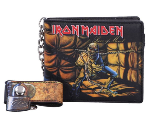 Cartera tarjetero con ilustraciones de Iron Maiden Piece of Mind. Cuenta con varias secciones para tarjetas y un compartimento grande para dinero. Está fabricada en PU y tiene unas dimensiones de 11 x 11 cm.