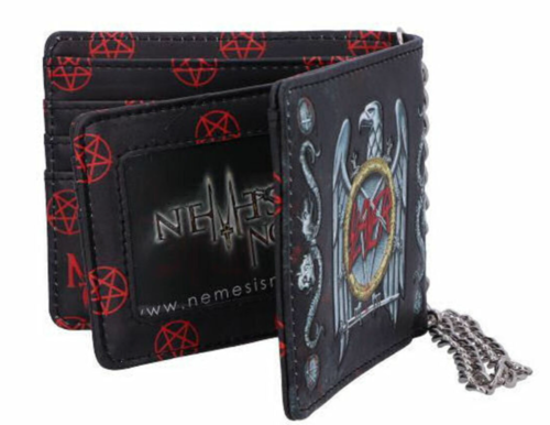 Cartera tarjetero con ilustraciones de Slayer. Cuenta con varias secciones para tarjetas y un compartimento grande para dinero. Está fabricada en PU y tiene unas dimensiones de 9 x 11 cm.