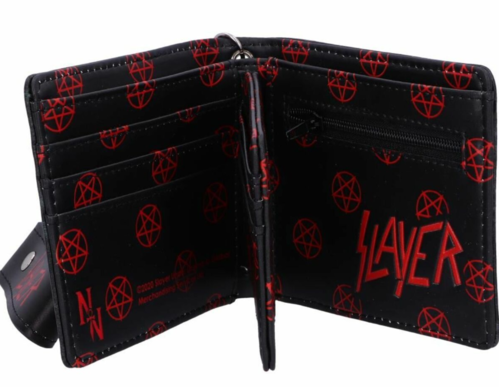 Cartera tarjetero con ilustraciones de Slayer. Cuenta con varias secciones para tarjetas y un compartimento grande para dinero. Está fabricada en PU y tiene unas dimensiones de 9 x 11 cm.