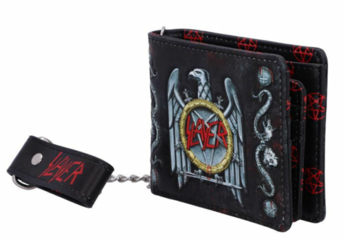 Cartera tarjetero con ilustraciones de Slayer. Cuenta con varias secciones para tarjetas y un compartimento grande para dinero. Está fabricada en PU y tiene unas dimensiones de 9 x 11 cm.